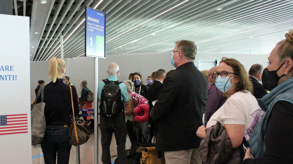 Fiumicino sotto pressione: l’ad di Aeroporti di Roma chiede di sospendere i controlli biometrici