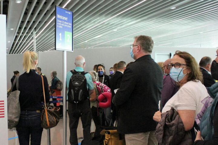 Fiumicino sotto pressione: l’ad di Aeroporti di Roma chiede di sospendere i controlli biometrici