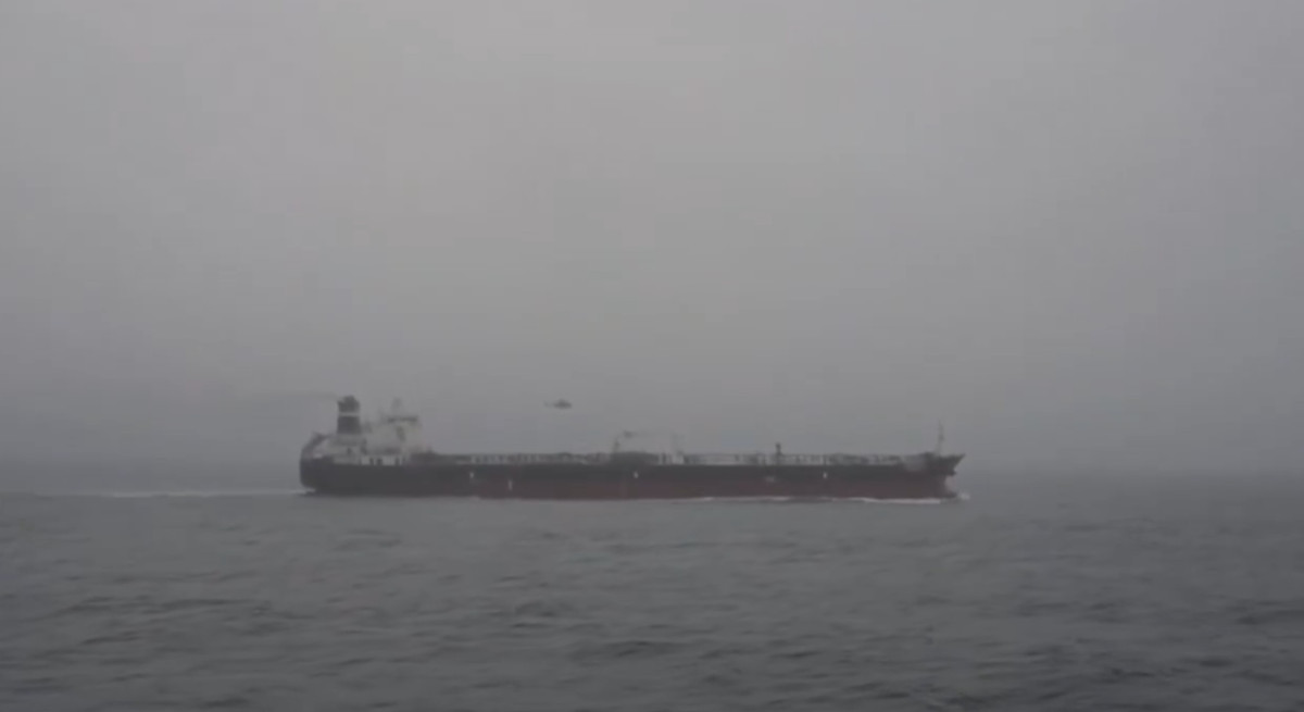 Francia e Regno Unito sequestrano petroliera russa nell'Atlantico a 400 miglia da Bretagna