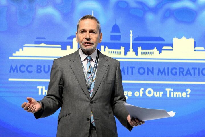 Frank Furedi e le sfide della società contemporanea: analisi tra confini da proteggere e divisioni da evitare