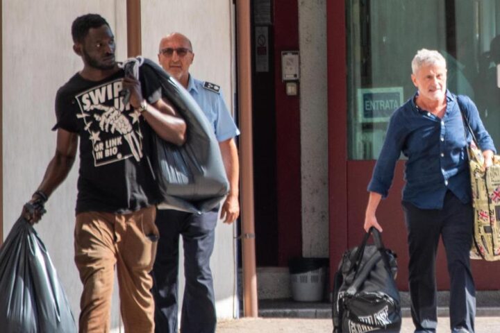 Gianni Alemanno esce dal carcere di Rebibbia dopo un anno e mezzo per traffico d'influenze illecite
