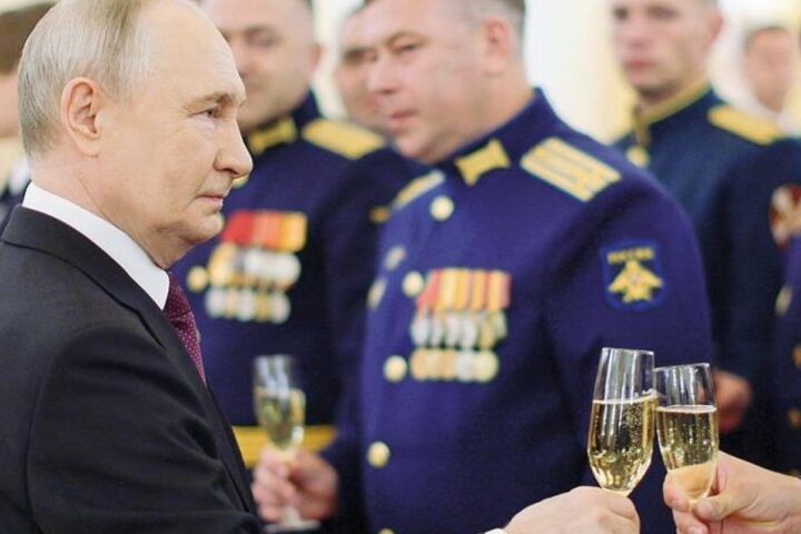 I droni ucraini su Mosca non influenzano Putin, la resa dell’Ucraina resta condizione per trattare