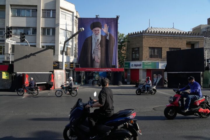 I funerali di Ali Khamenei, ex Guida Suprema iraniana ucciso da Israele, si svolgeranno dal 4 al 9 luglio
