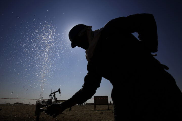 I paesi arabi del Golfo cercano vie alternative allo stretto di Hormuz per exportare petrolio e gas
