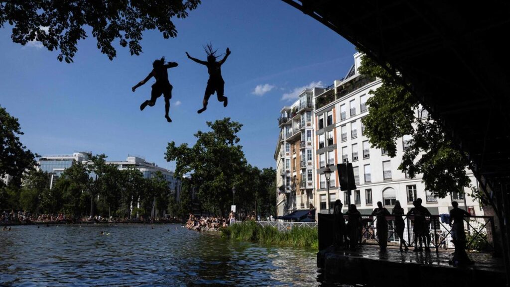 Il caldo africano record continua a mietere vittime in Francia, con 20 morti per annegamento