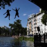Il caldo africano record continua a mietere vittime in Francia, con 20 morti per annegamento
