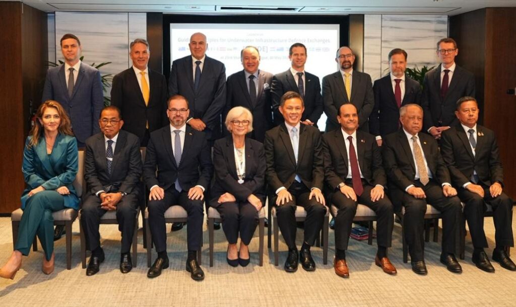 Il ministro della difesa Guido Crosetto conclude la missione a Singapore durante lo Shangri-La Dialogue