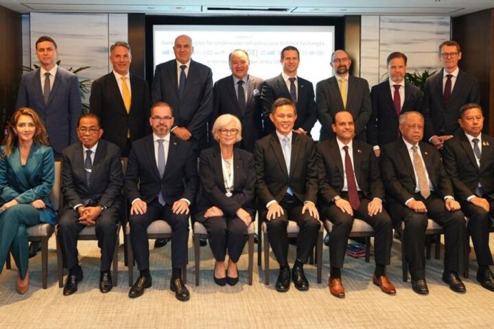 Il ministro della difesa Guido Crosetto conclude la missione a Singapore durante lo Shangri-La Dialogue