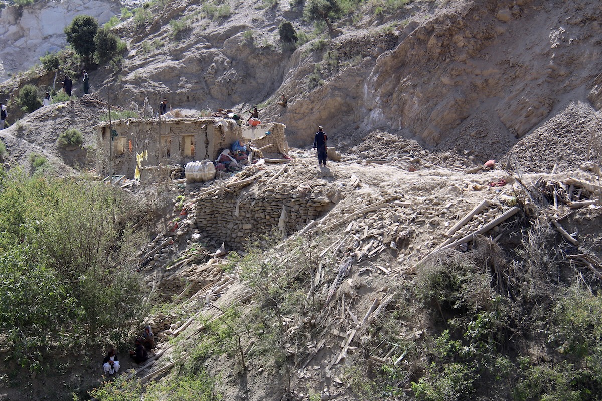 Il Pakistan bombarda l'Afghanistan: 36 vittime in due attacchi aerei nelle regioni di confine
