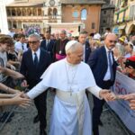Il Papa a Pavia invoca contro il bullismo e l'odio, accogliendo 15mila fedeli