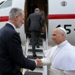 Il papa ritorna in Italia su un aereo prestato dal re di Spagna per guasto tecnico del suo volo