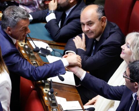 Il paradosso di Renzi: promuove il campo largo ma riceve opposizione interna