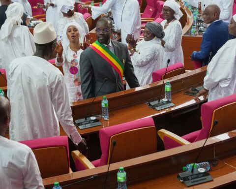 Il parlamento del Senegal approva riforma che accresce poteri del primo ministro e limita quelli del presidente