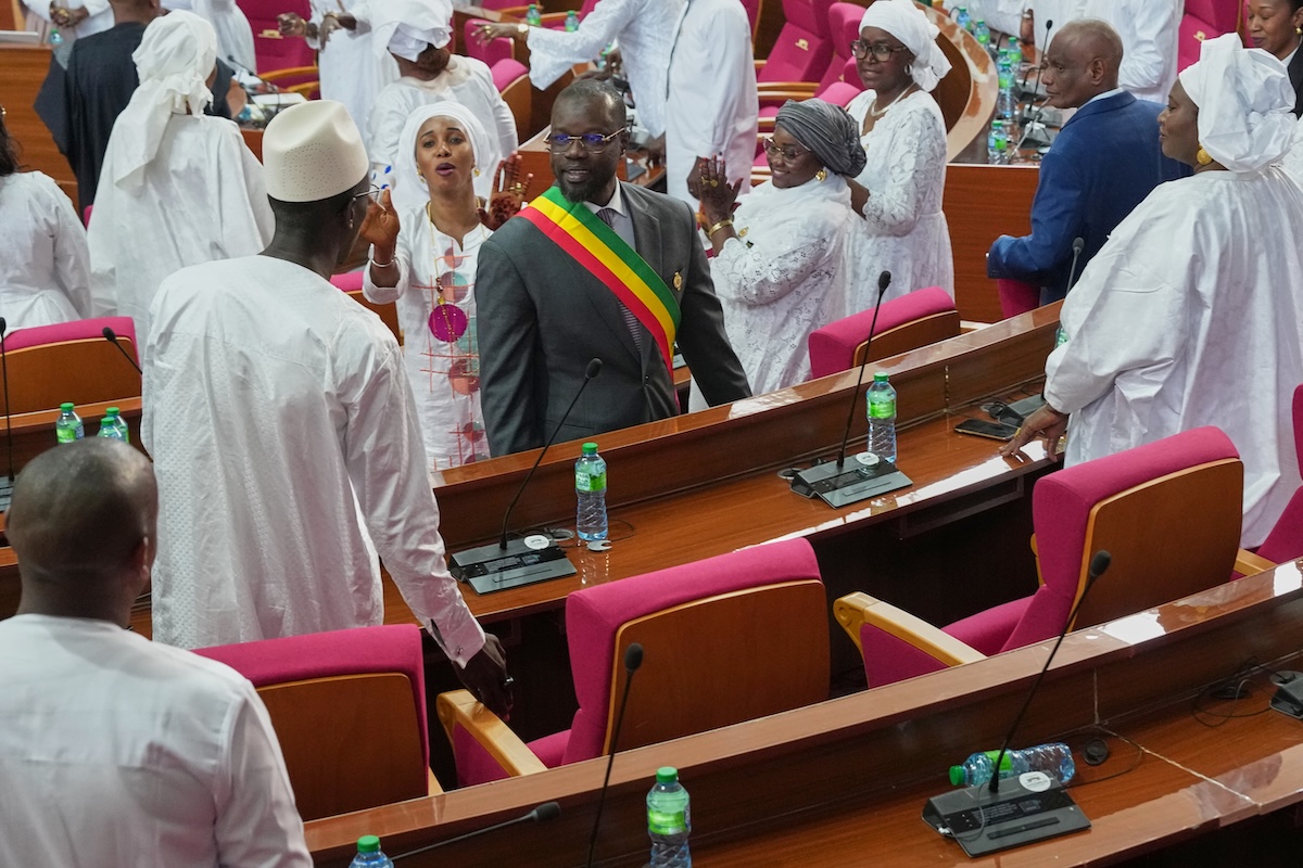 Il parlamento del Senegal approva riforma che accresce poteri del primo ministro e limita quelli del presidente
