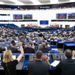 Il Parlamento Europeo approva un nuovo regolamento sui rimpatri, predisponendo centri di detenzione extra Ue