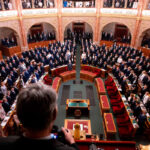 Il parlamento ungherese approva un emendamento che limita a 8 anni il mandato del primo ministro