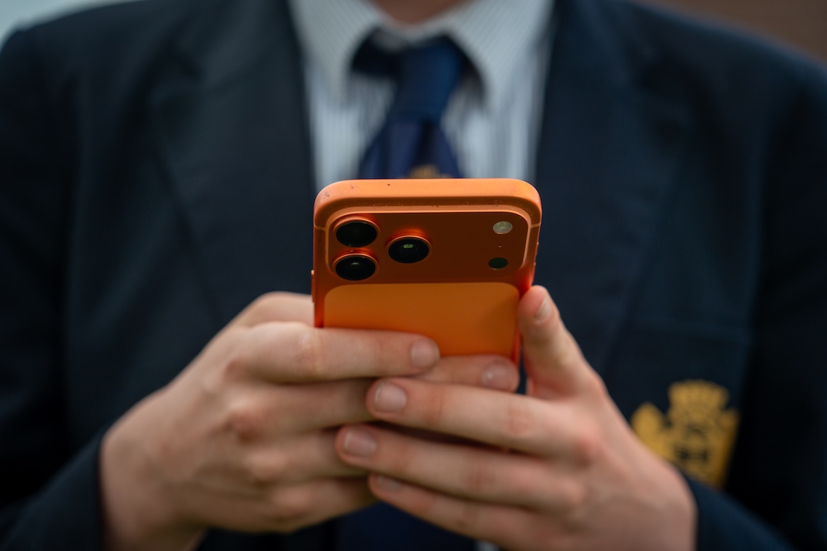 Il Regno Unito vieta ai minori di 16 anni l’uso dei social network per tutelare la salute mentale