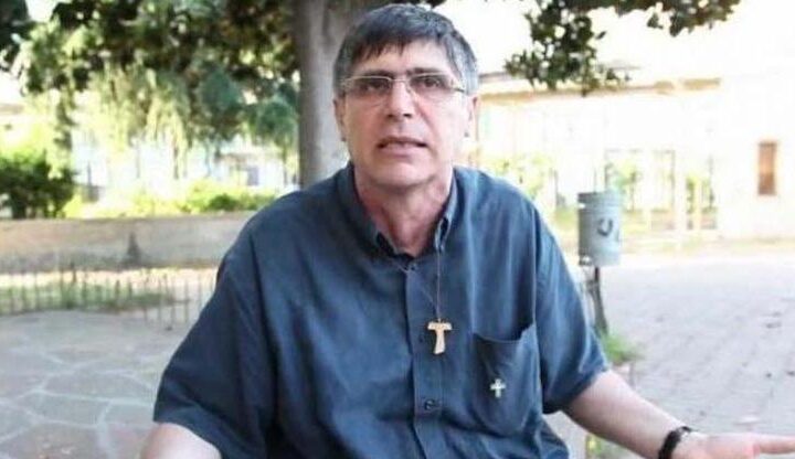 Il sacerdote anti-camorra denuncia le minacce: "Qualcosa sta cambiando a Caivano"