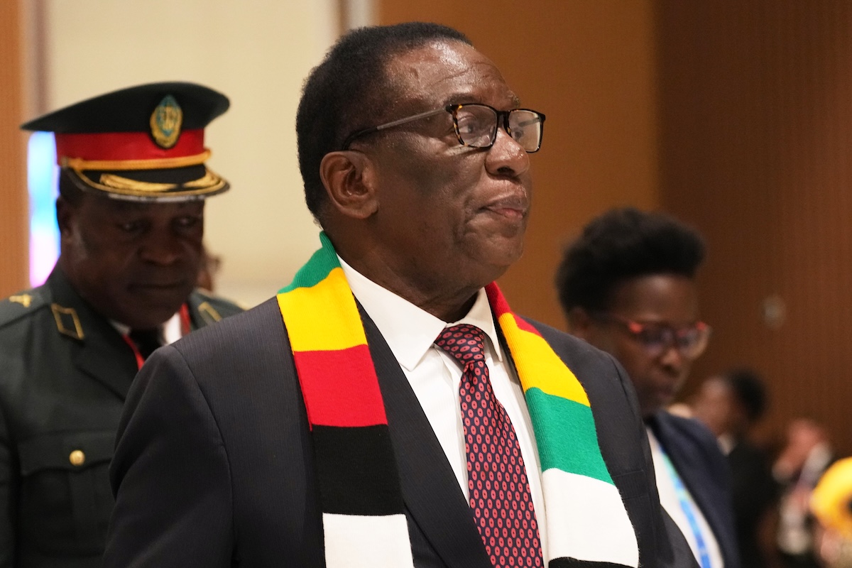 Il Senato dello Zimbabwe approva riforma per estendere il mandato del presidente Mnangagwa fino al 2030