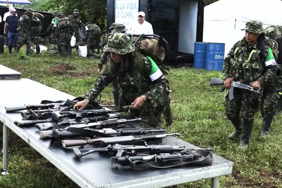 In Colombia 99 guerriglieri della CNEB consegnano armi in accordo con il governo di Gustavo Petro