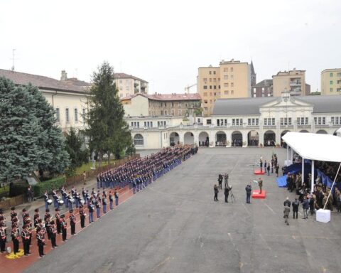Insegnante della scuola militare Teulié di Milano arrestato per molestie sessuali su allievi