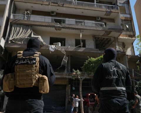 Israele bombarda Dahieh, sud di Beirut, complicando le trattative tra Iran e Stati Uniti