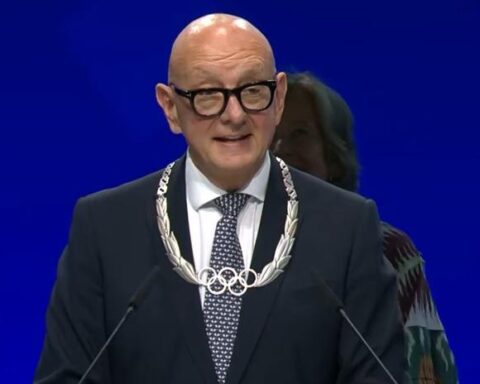 Ivo Ferriani riceve il collare dell’Ordine Olimpico a Losanna durante l'assemblea del CIO