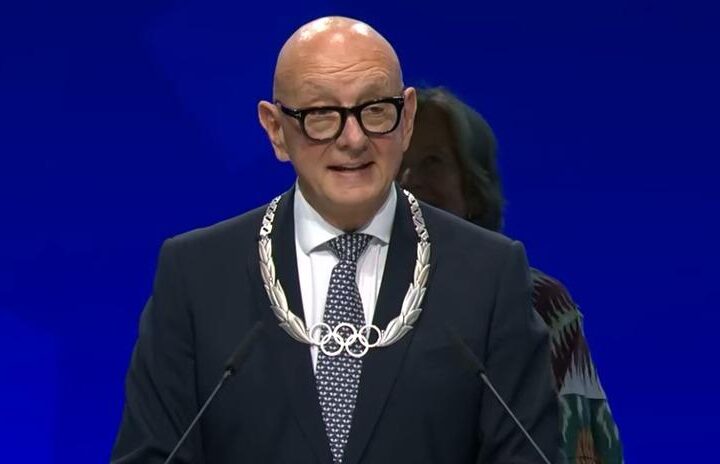 Ivo Ferriani riceve il collare dell’Ordine Olimpico a Losanna durante l'assemblea del CIO