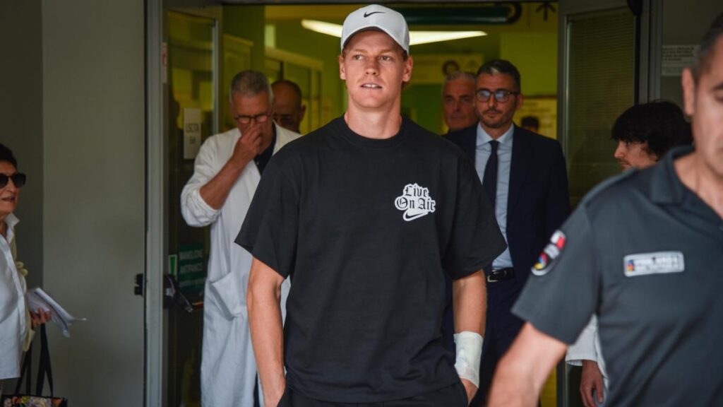 Jannik Sinner torna al San Raffaele per il secondo giorno di accertamenti medici