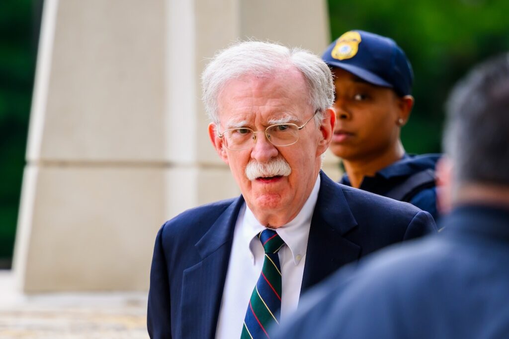 John Bolton si dichiara colpevole di diffusione di informazioni riservate negli Stati Uniti