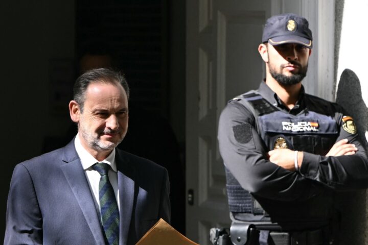 José Luis Ábalos condannato a 24 anni per reati di corruzione e criminalità organizzata