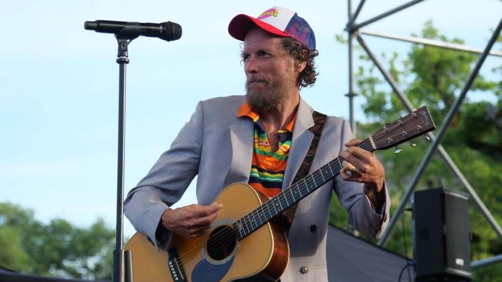Jovanotti ricorda la sua infanzia nel monastero delle clarisse per un concerto speciale