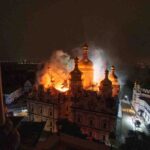La cattedrale della Dormizione a Kiev colpita da attacco russo con missili e droni