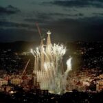 La cerimonia di inaugurazione della torre di Gesù della Sagrada Familia a Barcellona