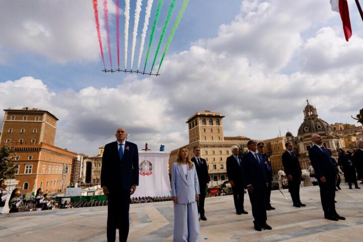 La festa della Repubblica: parata a Roma senza Salvini, Conte e Schlein