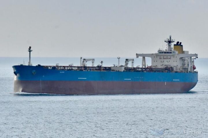 La Francia ab aborda una petroliera al largo della Sicilia, accusandola di essere usata dalla Russia per aggirare le sanzioni