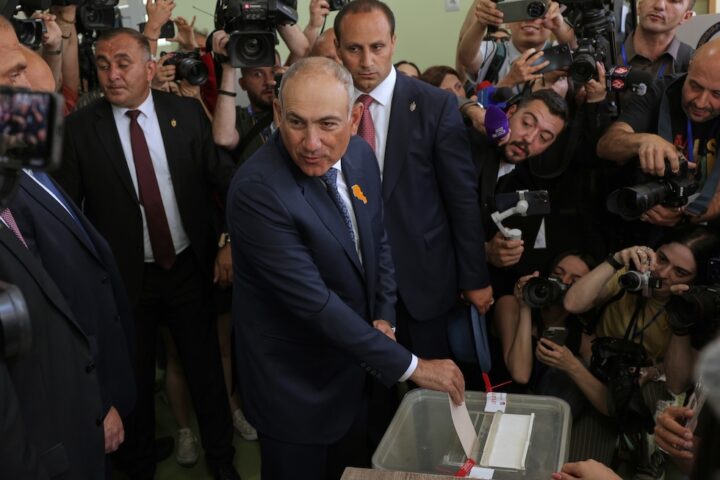 La Russia intensifica le strategie per influenzare le elezioni parlamentari in Armenia