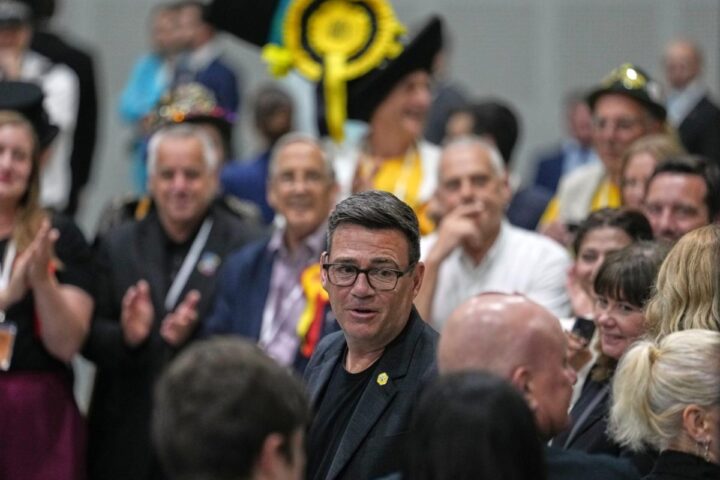 La sfida di Andy Burnham: stop a quarant'anni di neoliberismo in Gran Bretagna