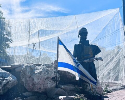 La vita al confine con il Libano, sotto il controllo dei droni di Hezbollah: «impossibile fuggire»