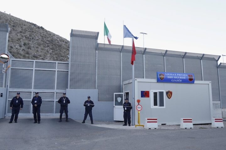 Le nuove norme europee rendono più difficili le vite degli stranieri senza documenti