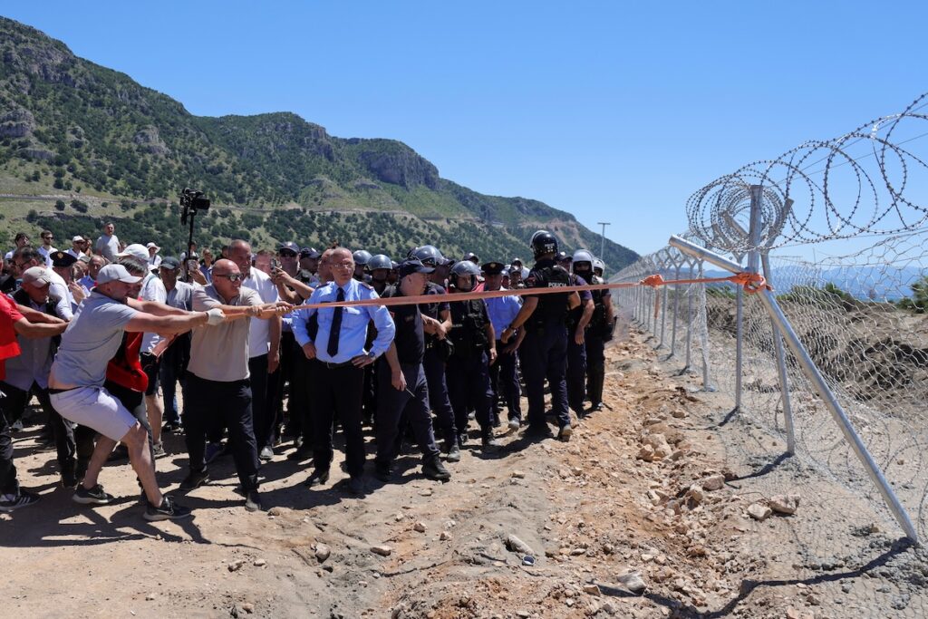 Le proteste in Albania si trasformano in manifestazioni antigovernative da record contro Edi Rama