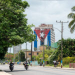 Le sanzioni statunitensi costringono le aziende a lasciare Cuba, aggravando la crisi umanitaria