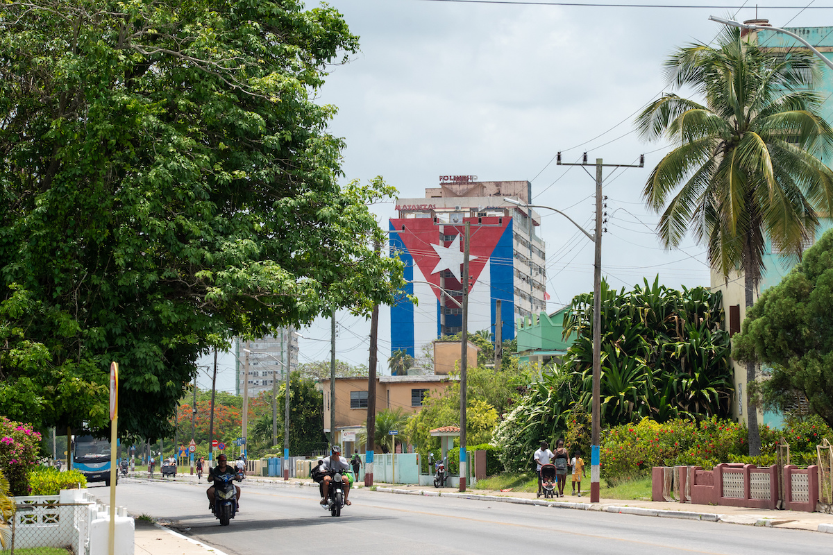 Le sanzioni statunitensi costringono le aziende a lasciare Cuba, aggravando la crisi umanitaria