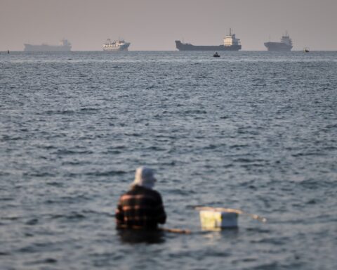 L'Iran rivendica attacchi contro obiettivi legati agli Stati Uniti nel Golfo Persico