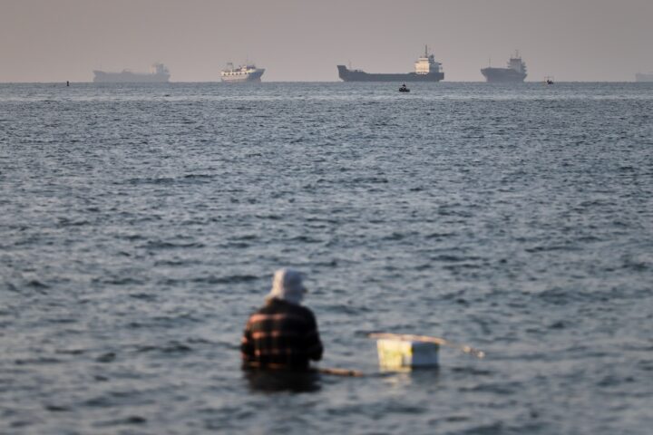 L'Iran rivendica attacchi contro obiettivi legati agli Stati Uniti nel Golfo Persico