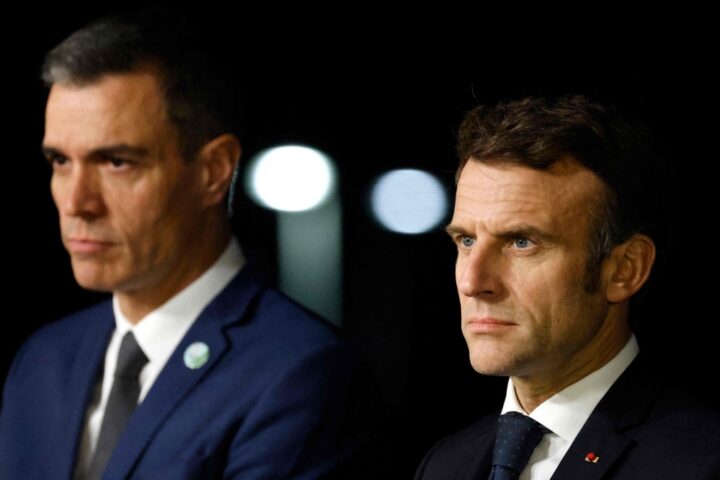Macron boccia i centri per migranti in Paesi terzi: «Contrari ai valori europei»
