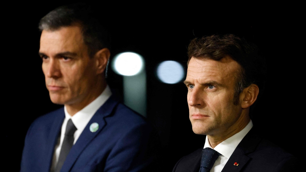 Macron boccia i centri per migranti in Paesi terzi: «Contrari ai valori europei»