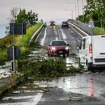 Maltempo in Italia: allerta in 8 regioni, una donna ferita da un fulmine in Piemonte