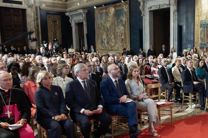 Mattarella e la festa della Repubblica: "Basta alla prepotenza delle armi"