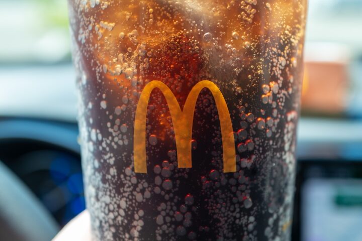 McDonald’s riduce il legame esclusivo con Coca-Cola e sperimenta nuove bevande